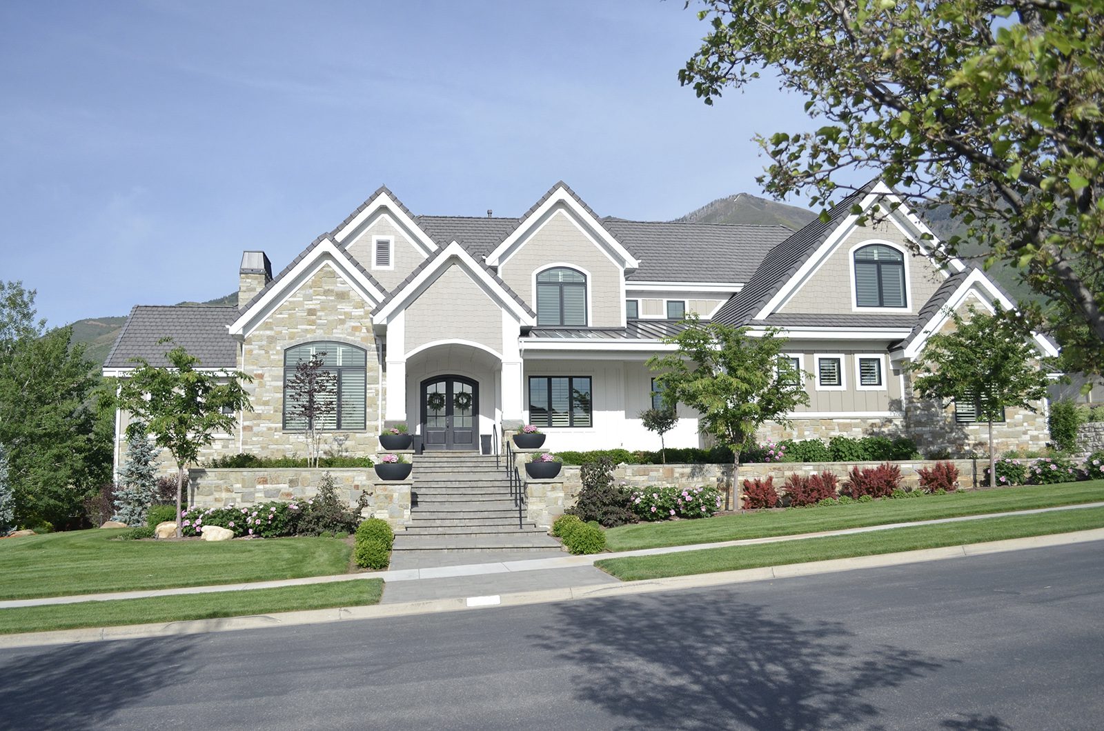 Dig In: Five Spring Landscaping Tips