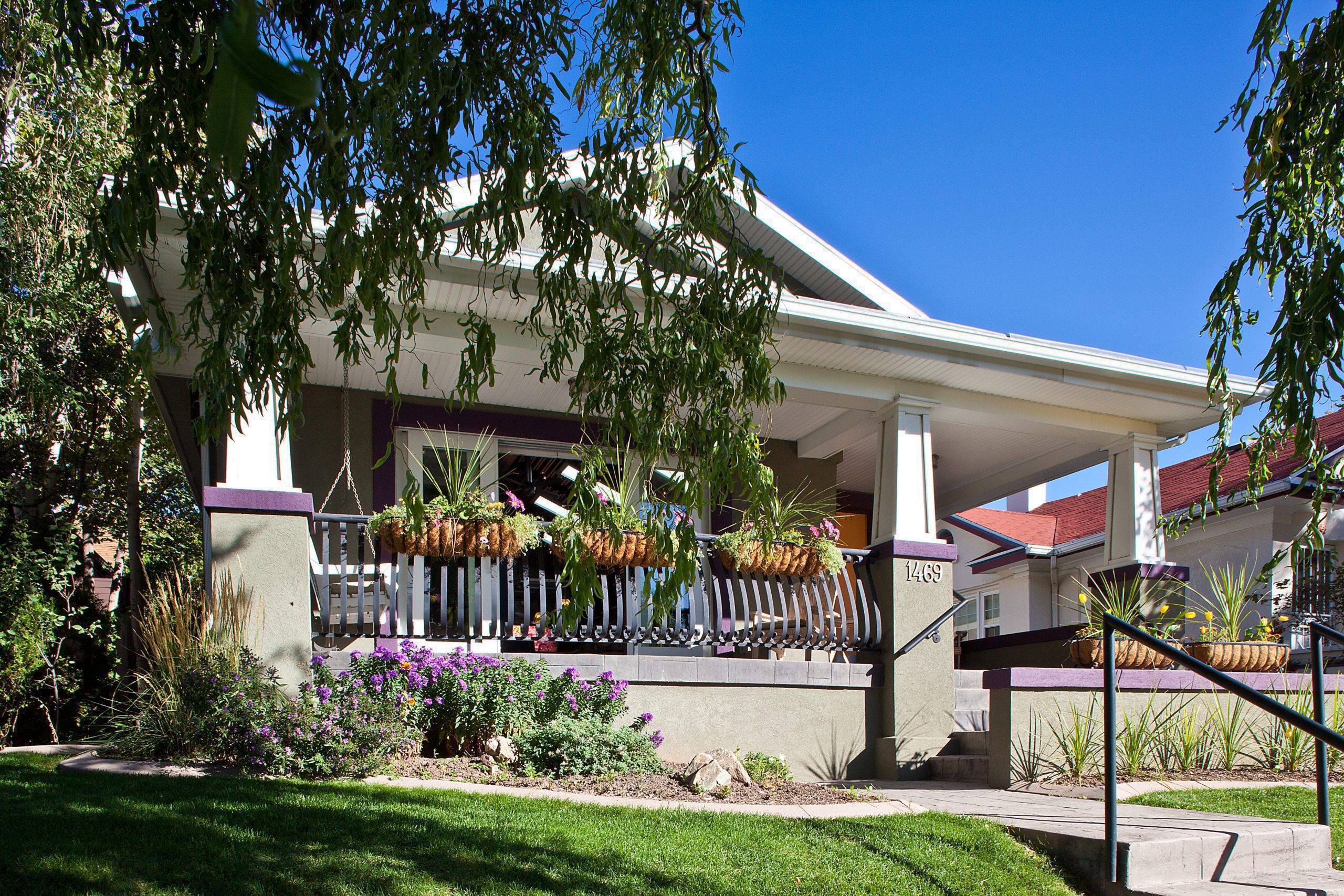 Photo Friday: Sleek Bungalow Living