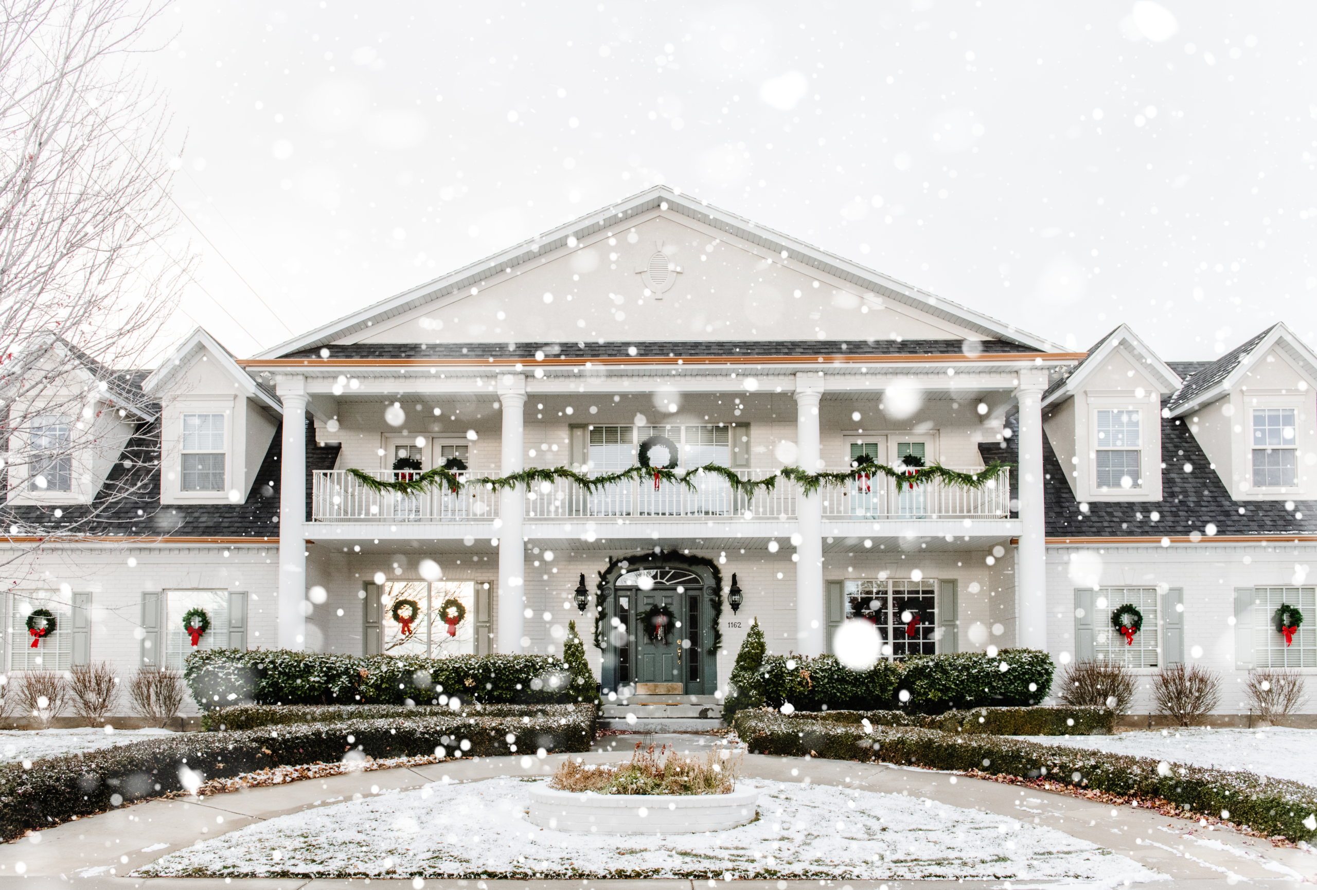 Deck the Halls with Instagram’s Greatest Garlands