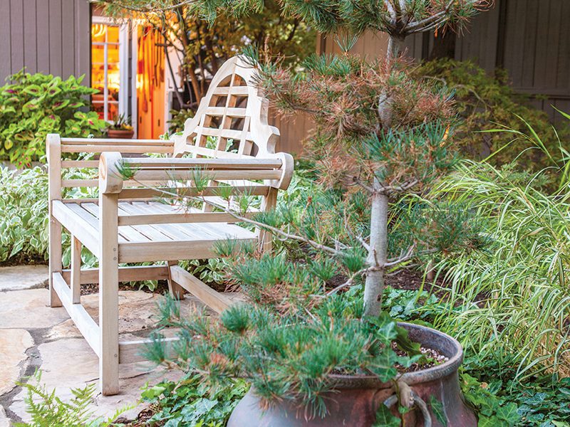 Seasonless Seating: Stylish Garden Benches