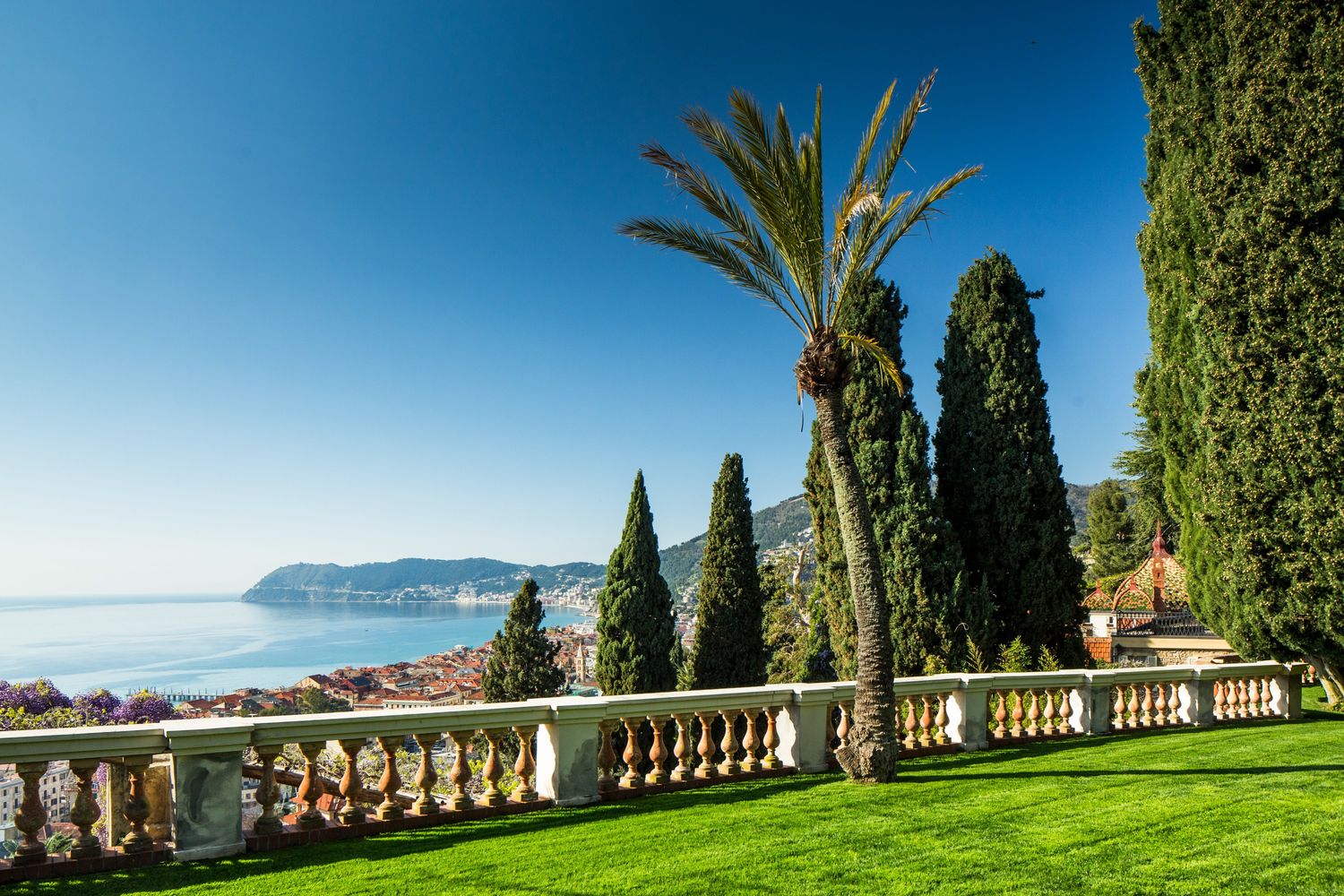 Garden Inspiration: Terraces, Trellises, Triumph